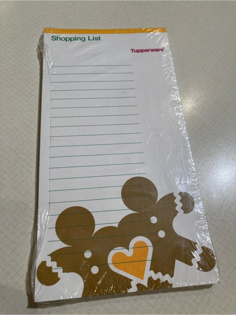 Tupperware  vintsge Shopping List Notepad